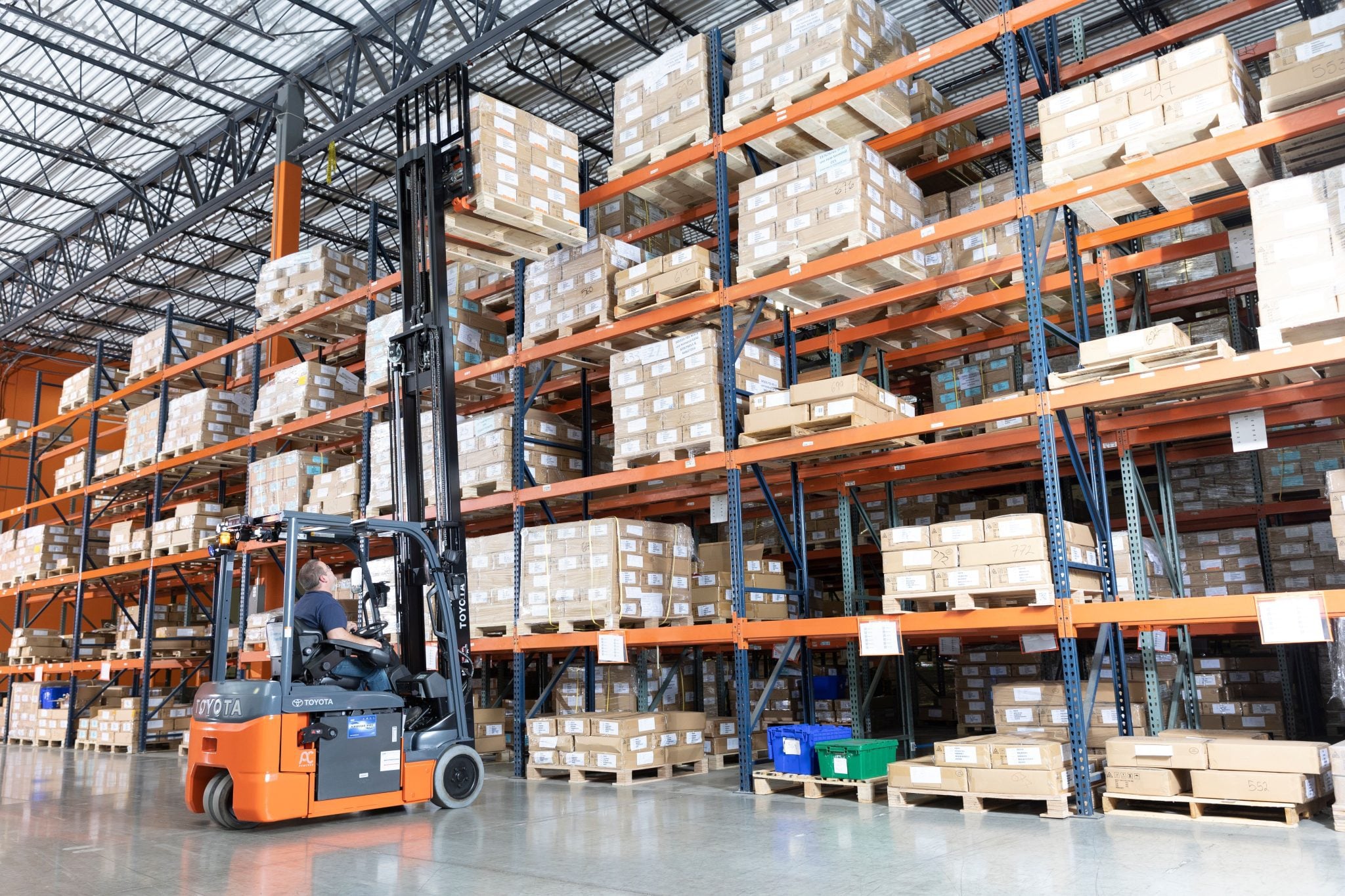 3-Wheel Electric Forklift - Image 5
