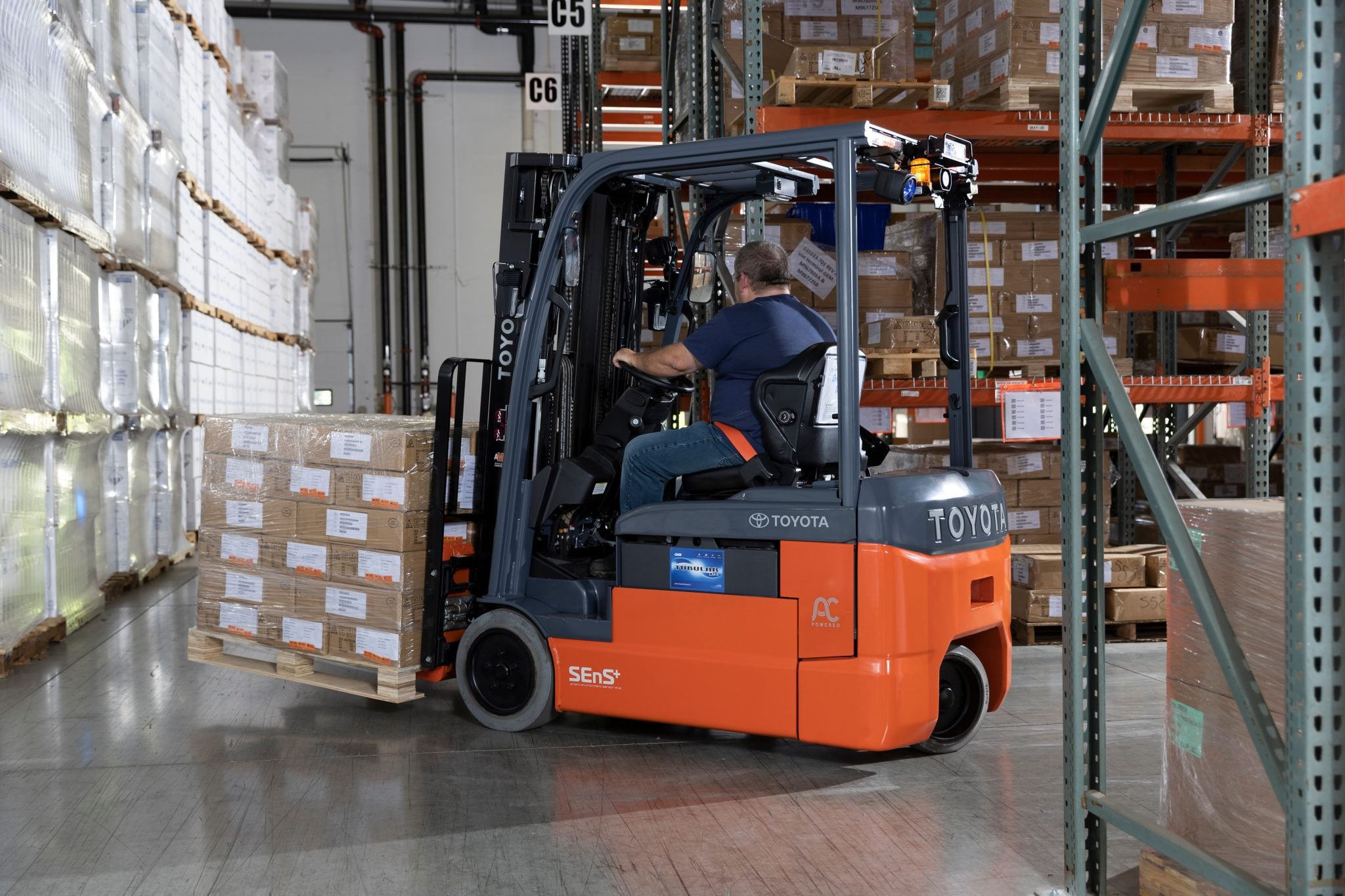 3-Wheel Electric Forklift - Image 4