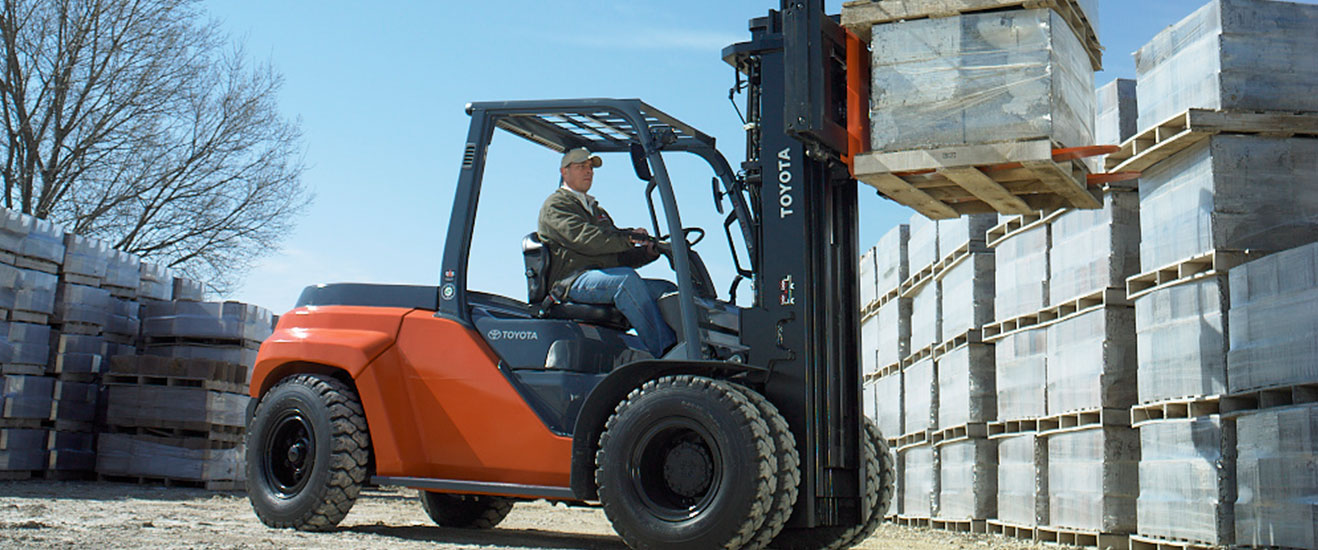 Large IC Pneumatic Forklift - Image 4