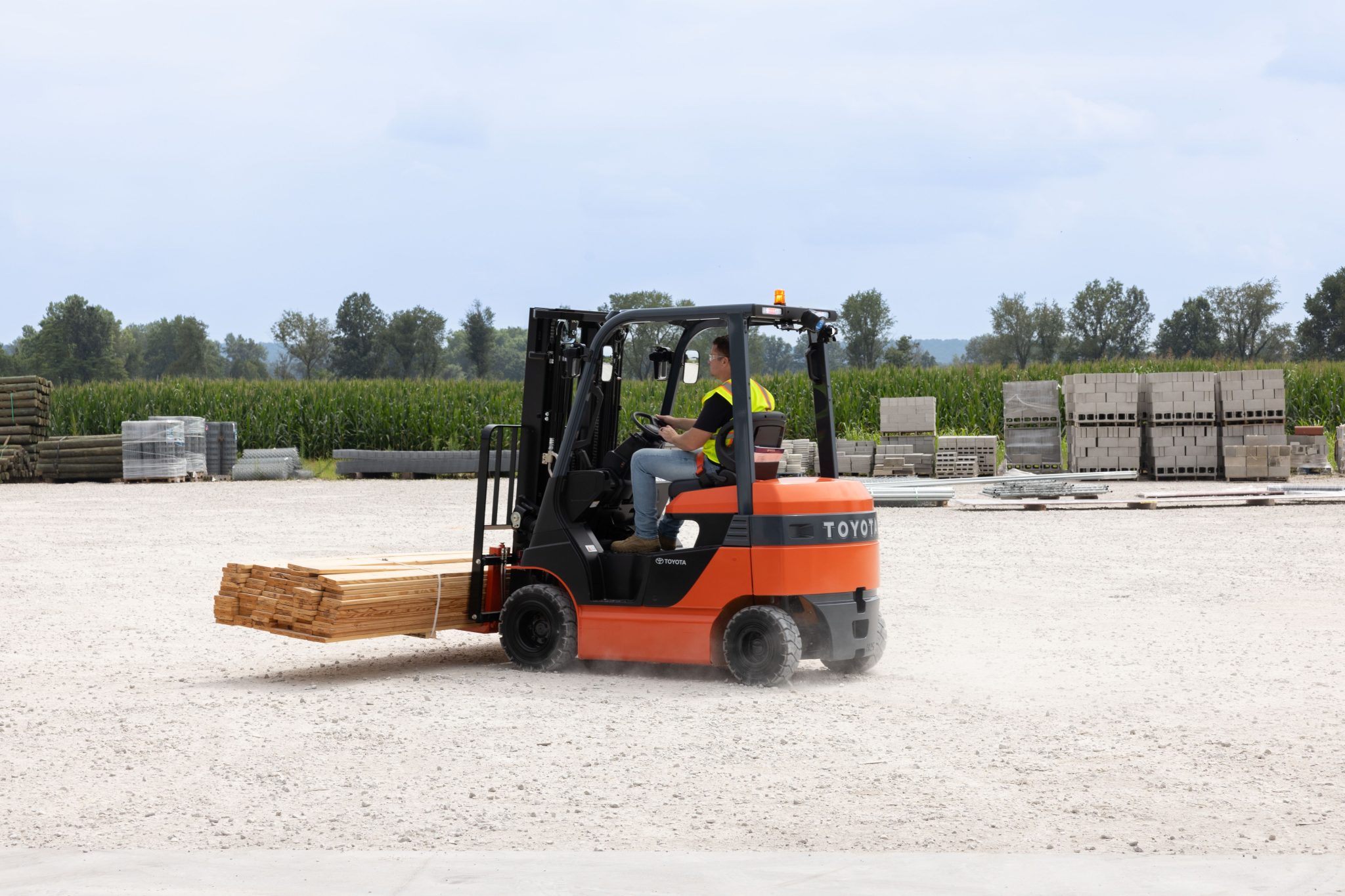 80V Electric Pneumatic Forklift - Image 5