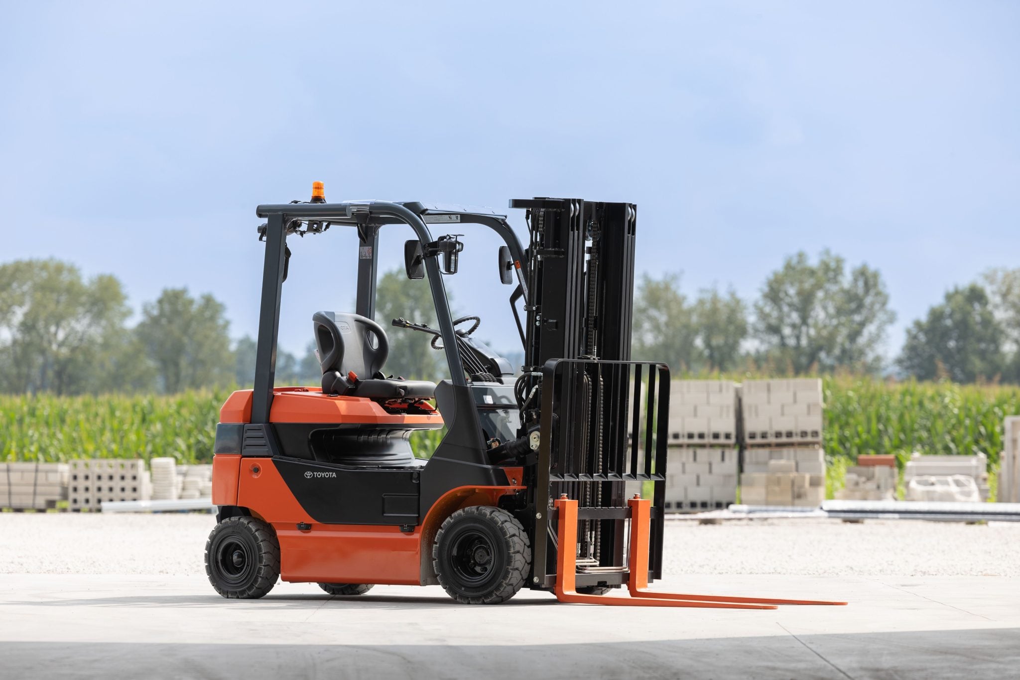 80V Electric Pneumatic Forklift - Image 7