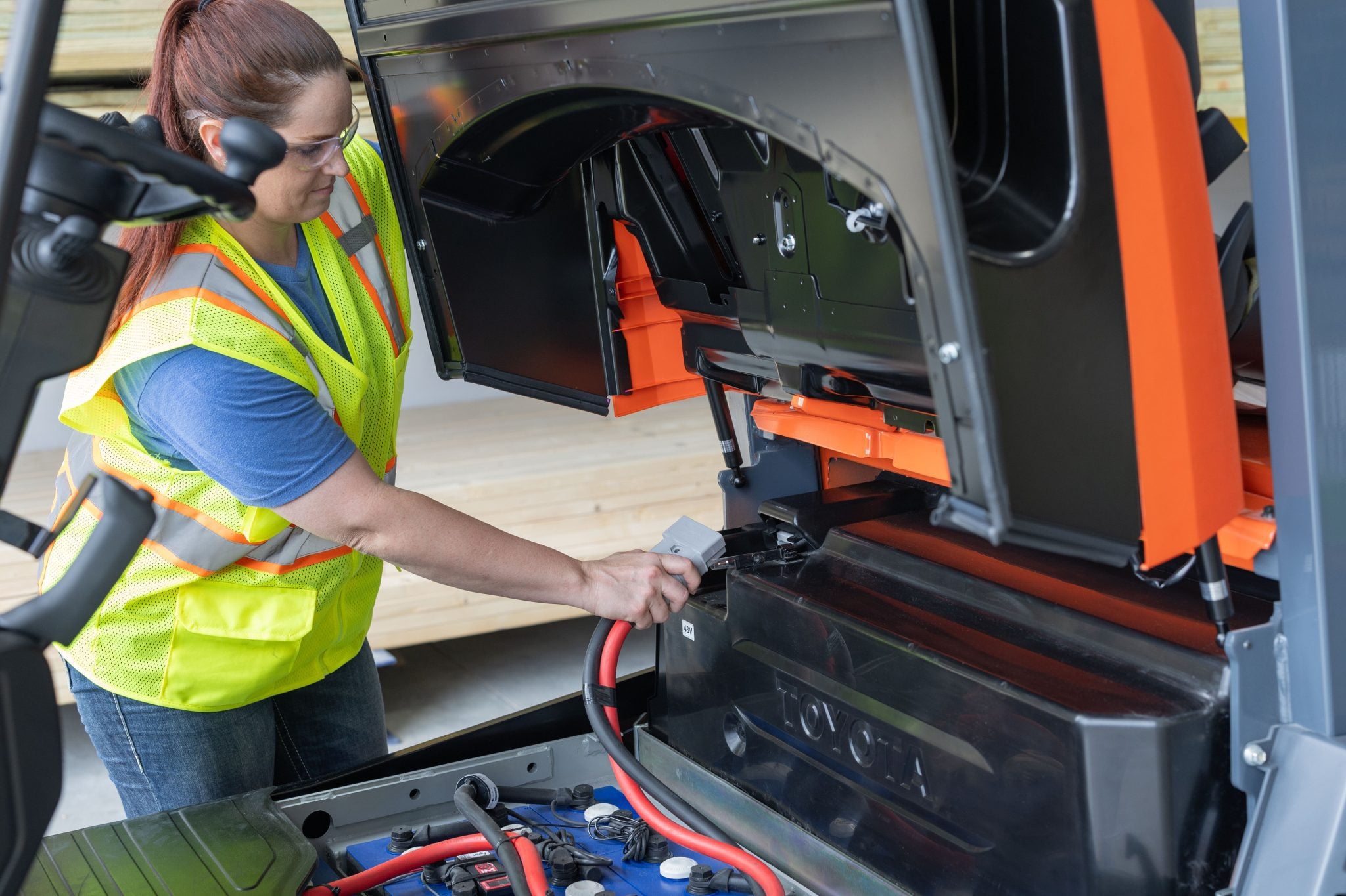 80V Electric Pneumatic Forklift - Image 6