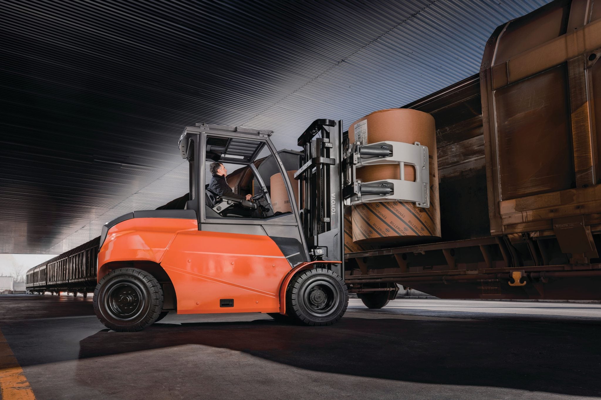 80V Electric Pneumatic Forklift - Image 3