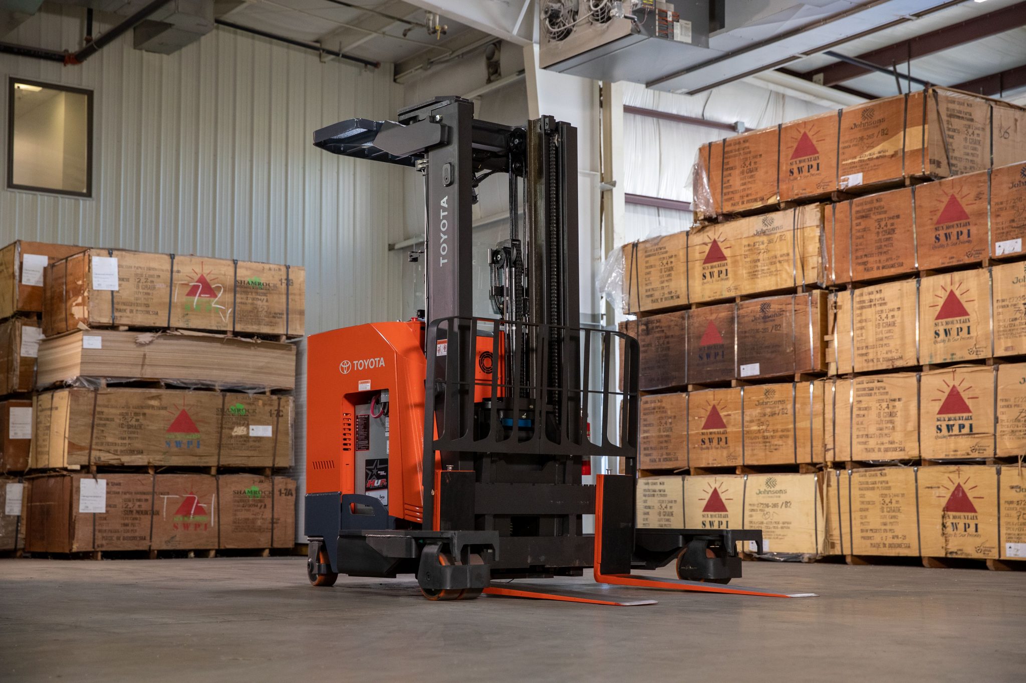 Multidirectional Reach Truck - Image 2
