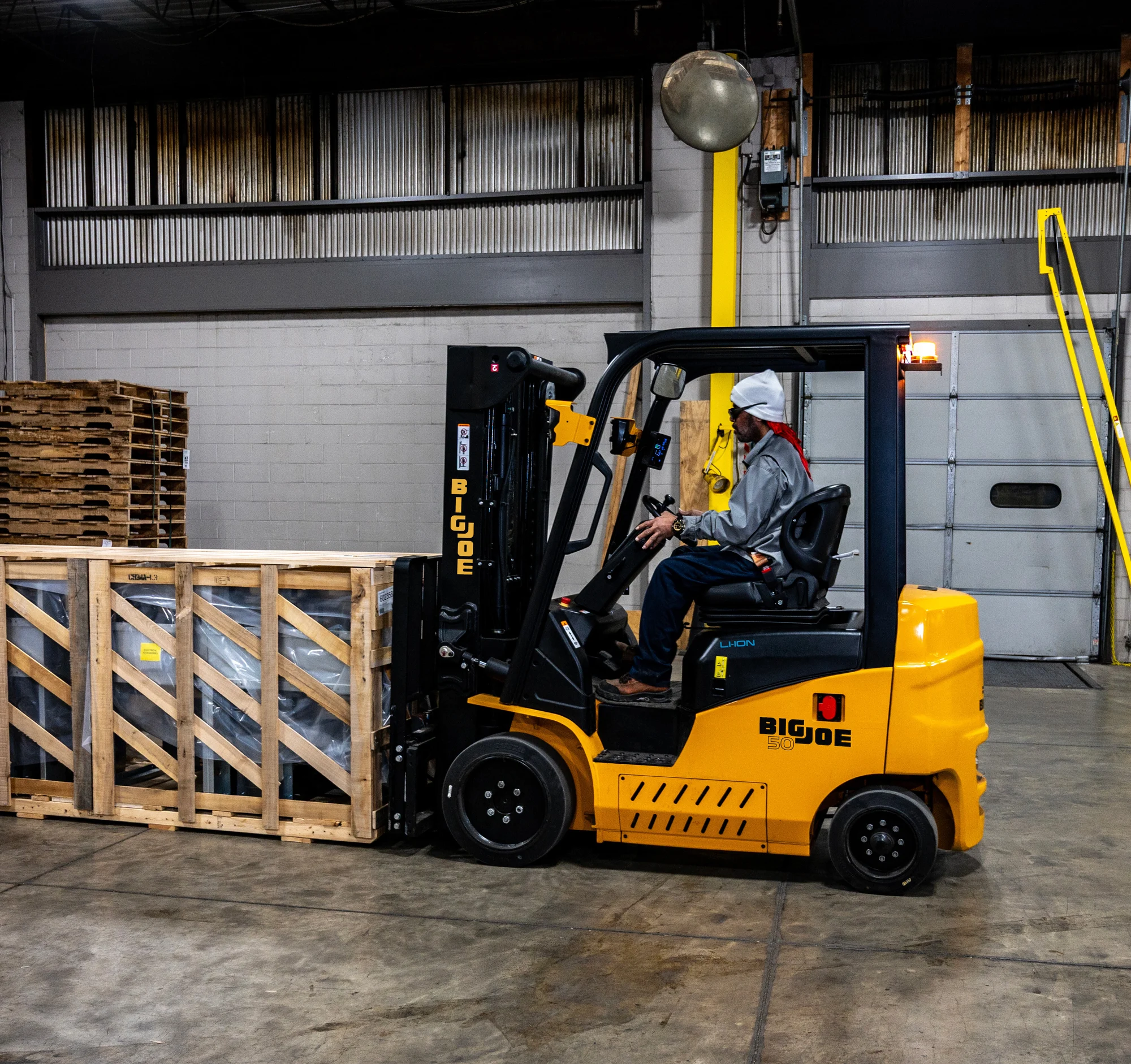 LCE50S - Integrated Lithium-ion Four-Wheel Cushion Electric Forklift - Image 4