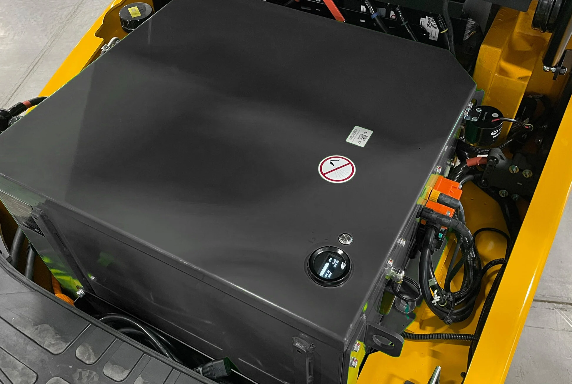 LCE50S - Integrated Lithium-ion Four-Wheel Cushion Electric Forklift - Image 5